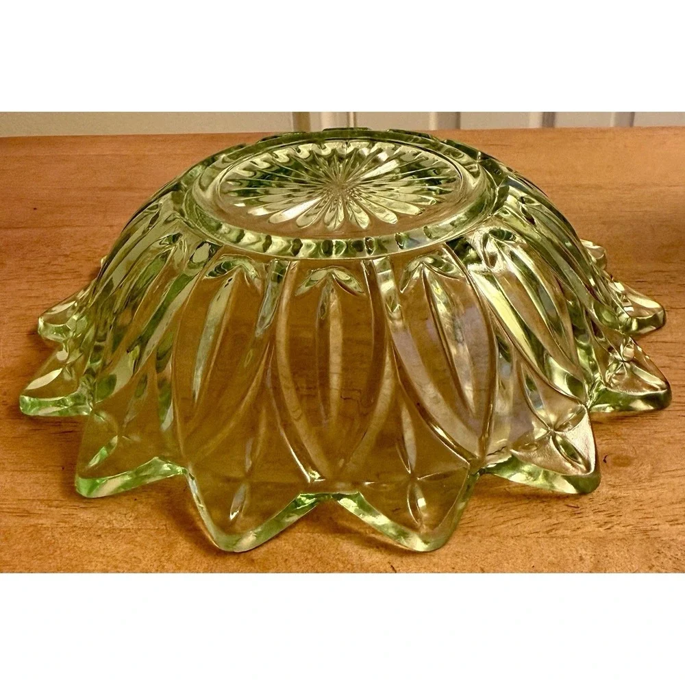 Vintage Federal Glass Petal Bowl ‎ 8